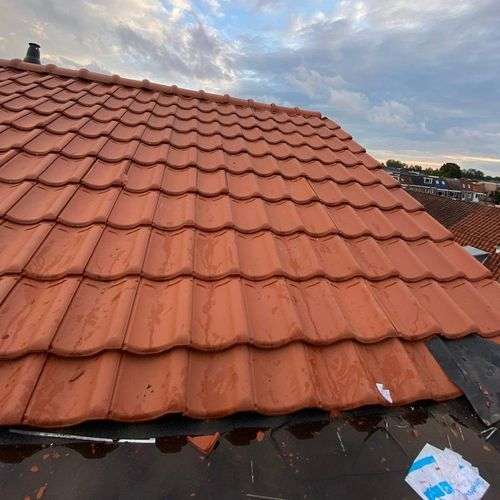 Dakdekker Schoonhoven vlak pannendak met lekkage