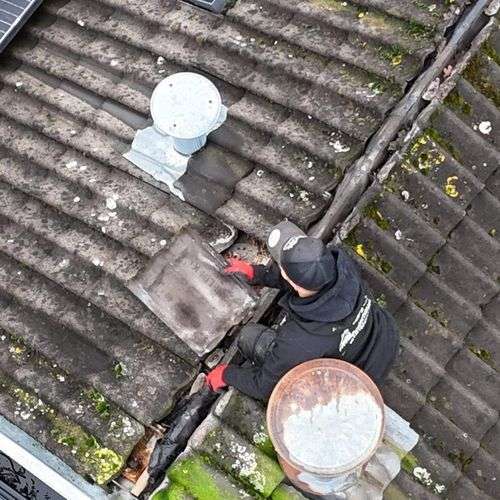 Het opnieuw vastleggen van dakpannen in Schoonhoven